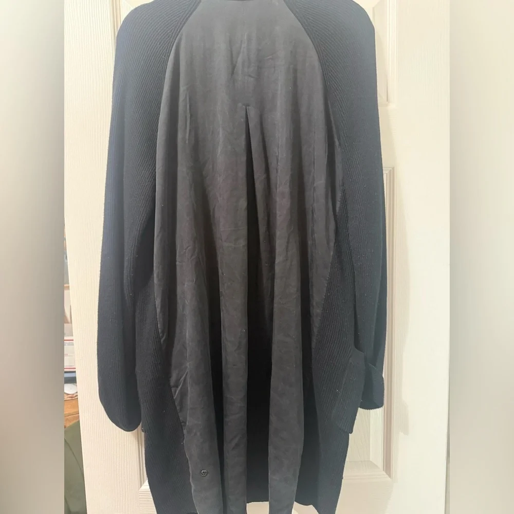 Lululemon Still At Ease Wrap in Black Size 8